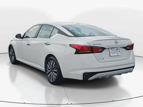 Used 2025 Nissan Altima 2.5 SV image 5