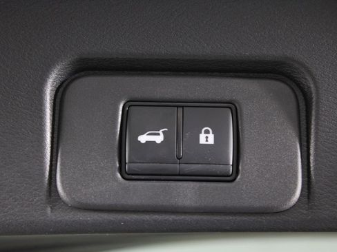 Used 2023 Nissan Rogue Platinum image 18