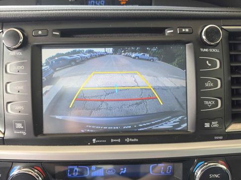Used 2016 Toyota Highlander Limited AWD/4WD image 29