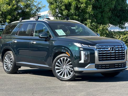 Used 2023 Hyundai Palisade Calligraphy image 2