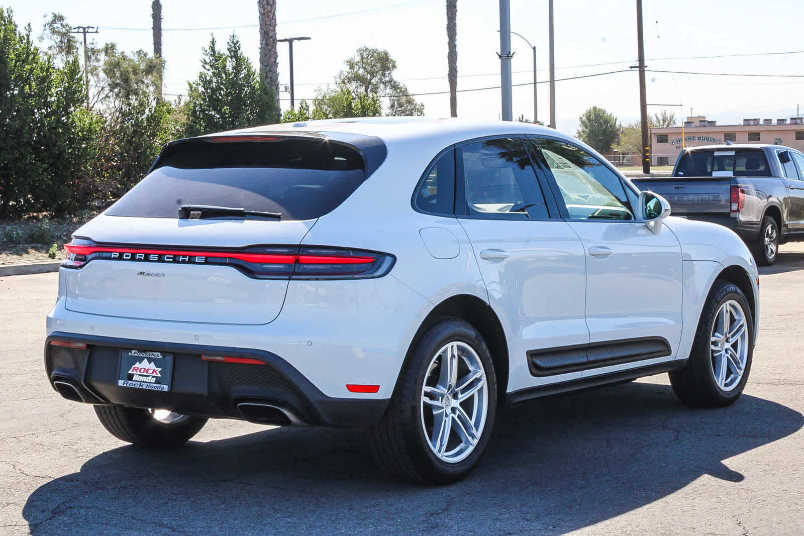 Used 2024 Porsche Macan AWD/4WD image 4