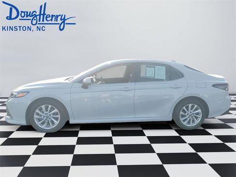 Used 2023 Toyota Camry LE image 2