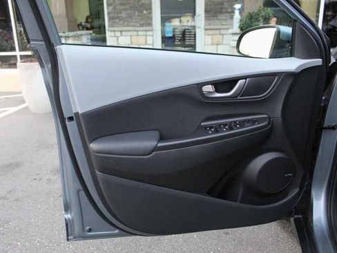 Used 2021 Hyundai Kona Limited w/ Cargo Package image 10