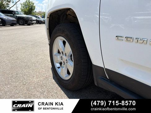 Used 2016 Jeep Compass Latitude FWD image 13