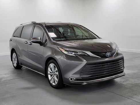 Used 2021 Toyota Sienna Platinum w/ Protection Package (TMS) FWD image 2
