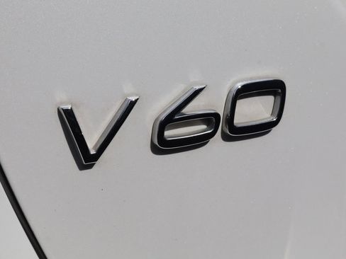 Used 2017 Volvo V60 T5 Cross Country Platinum w/ Climate Package AWD/4WD image 25