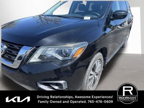 Used 2017 Nissan Pathfinder S image 1