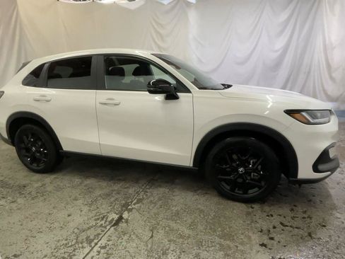Used 2024 Honda HR-V Sport image 3
