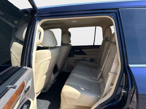 Used 2019 Lexus LX 570 4WD w/ Luxury Package image 13