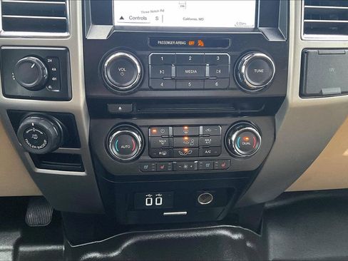 Used 2016 Ford F150 Lariat w/ Trailer Tow Package image 16