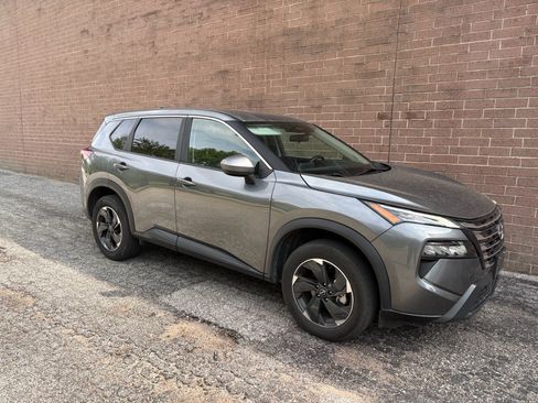 Used 2024 Nissan Rogue SV AWD/4WD image 7