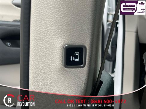 Used 2024 Chrysler Pacifica Limited FWD image 37