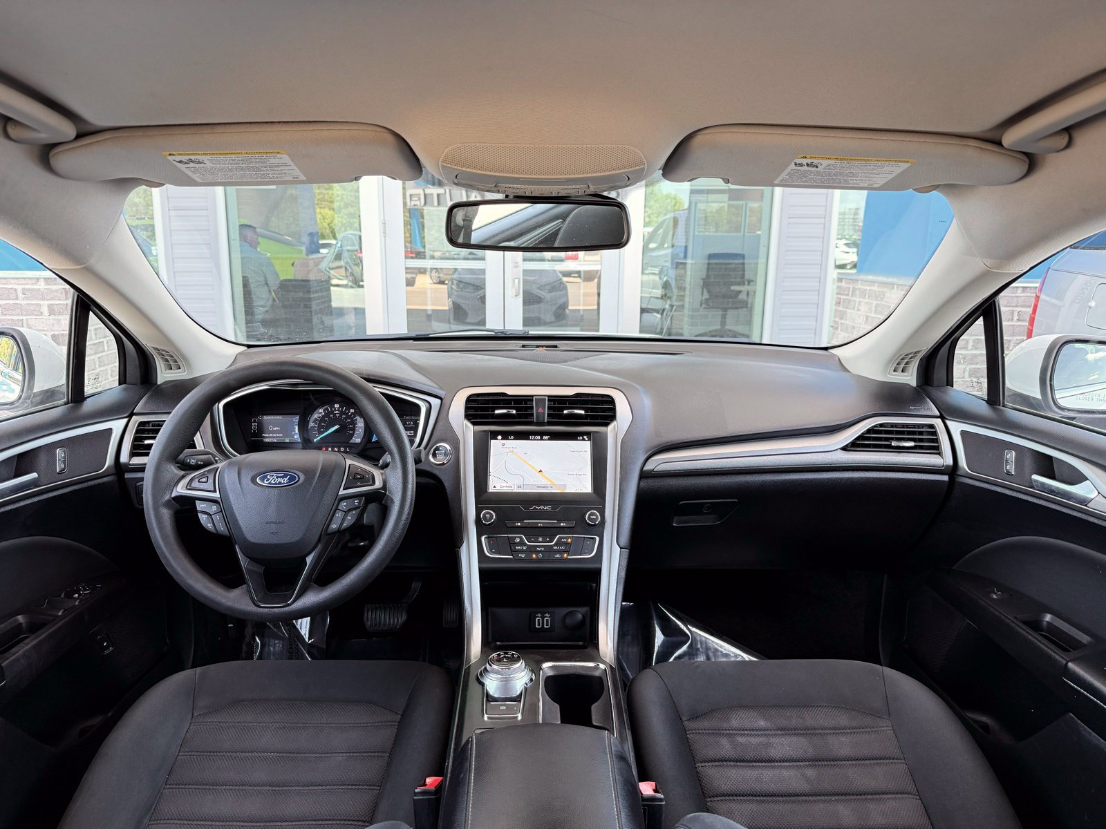 Used 2019 Ford Fusion SE FWD image 2