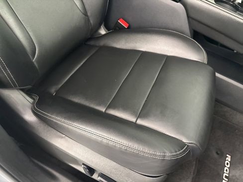 Used 2023 Nissan Rogue SL w/ SL Premium Package image 31