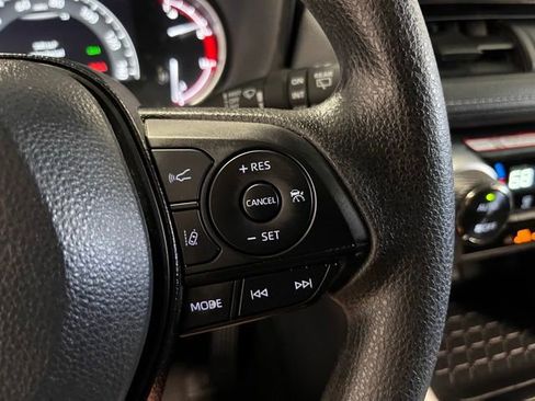 Used 2025 Toyota RAV4 XLE FWD image 27