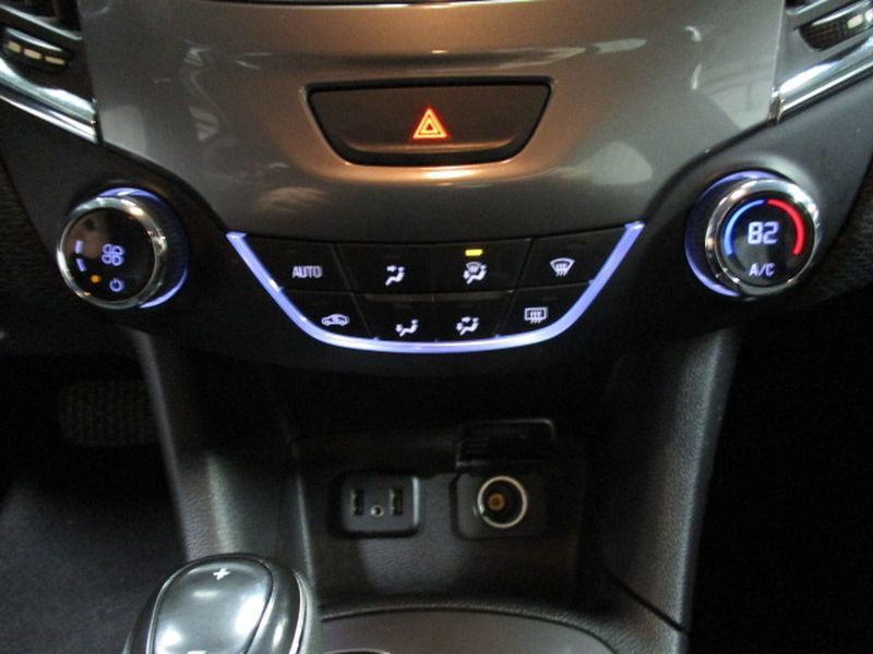 Used 2019 Chevrolet Cruze LT FWD image 12