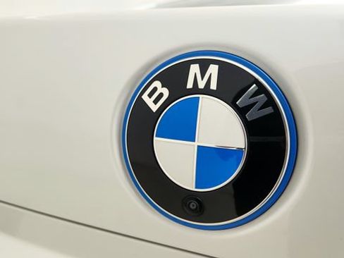 Used 2023 BMW i7 xDrive60 AWD/4WD image 32