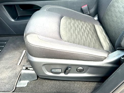 Used 2025 Nissan Pathfinder SV FWD image 15