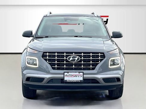 Used 2023 Hyundai Venue Limited image 2