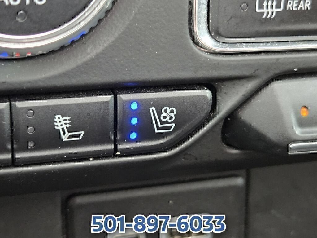 Used 2024 GMC Yukon AT4 AWD/4WD image 24