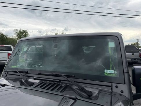 Used 2018 Jeep Wrangler Unlimited Sahara image 58