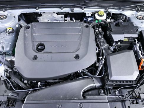 Certified 2025 Volvo XC40 B5 Core image 35
