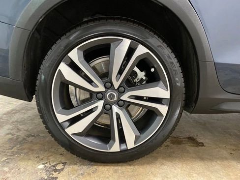 Used 2025 Volvo V60 B5 Cross Country Plus AWD/4WD image 32