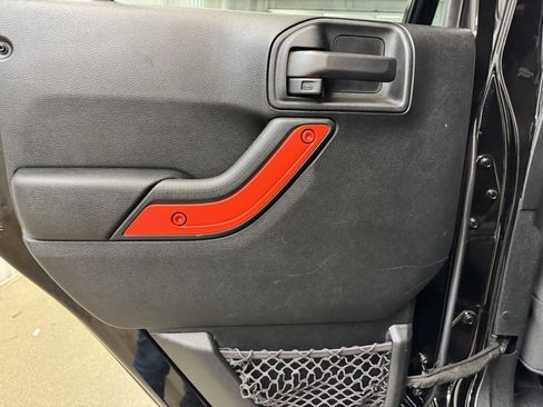 Used 2017 Jeep Wrangler Unlimited Sahara w/ Connectivity Group image 14