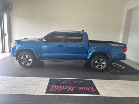 Used 2017 Toyota Tacoma TRD Sport RWD image 1