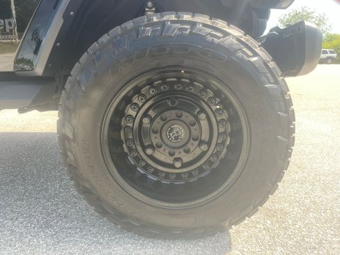 Used 2024 Jeep Gladiator Sport image 35