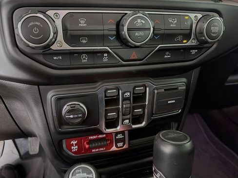 Used 2023 Jeep Gladiator Rubicon w/ Trailer Tow Package AWD/4WD image 20
