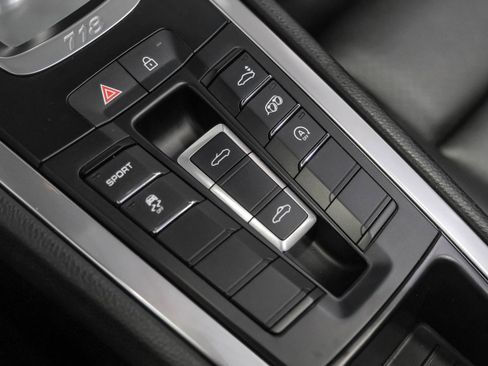 Used 2020 Porsche 718 Boxster image 24
