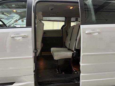 Used 2015 Dodge Grand Caravan SE w/ Quick Order Package 29E SE FWD image 12
