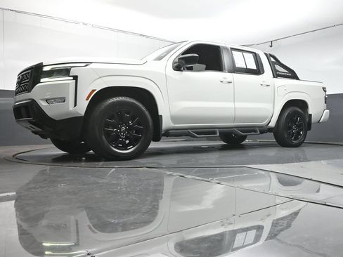 Used 2023 Nissan Frontier SV w/ Midnight Edition Package RWD image 31