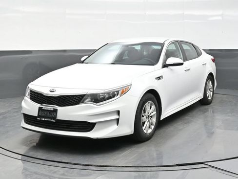 Used 2018 Kia Optima LX FWD image 2