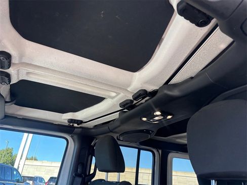 Used 2021 Jeep Wrangler Unlimited Rubicon image 14