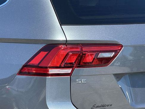 Used 2023 Volkswagen Tiguan SE AWD/4WD image 9