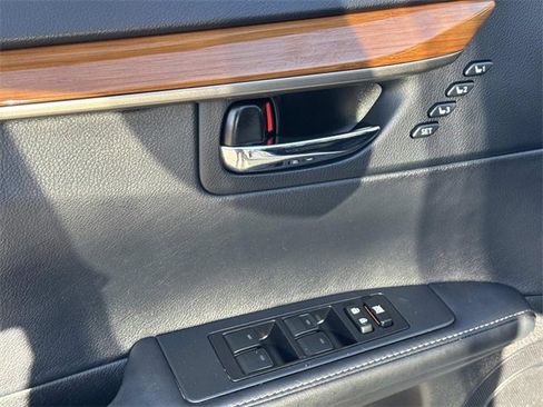 Used 2013 Lexus ES 300h image 18