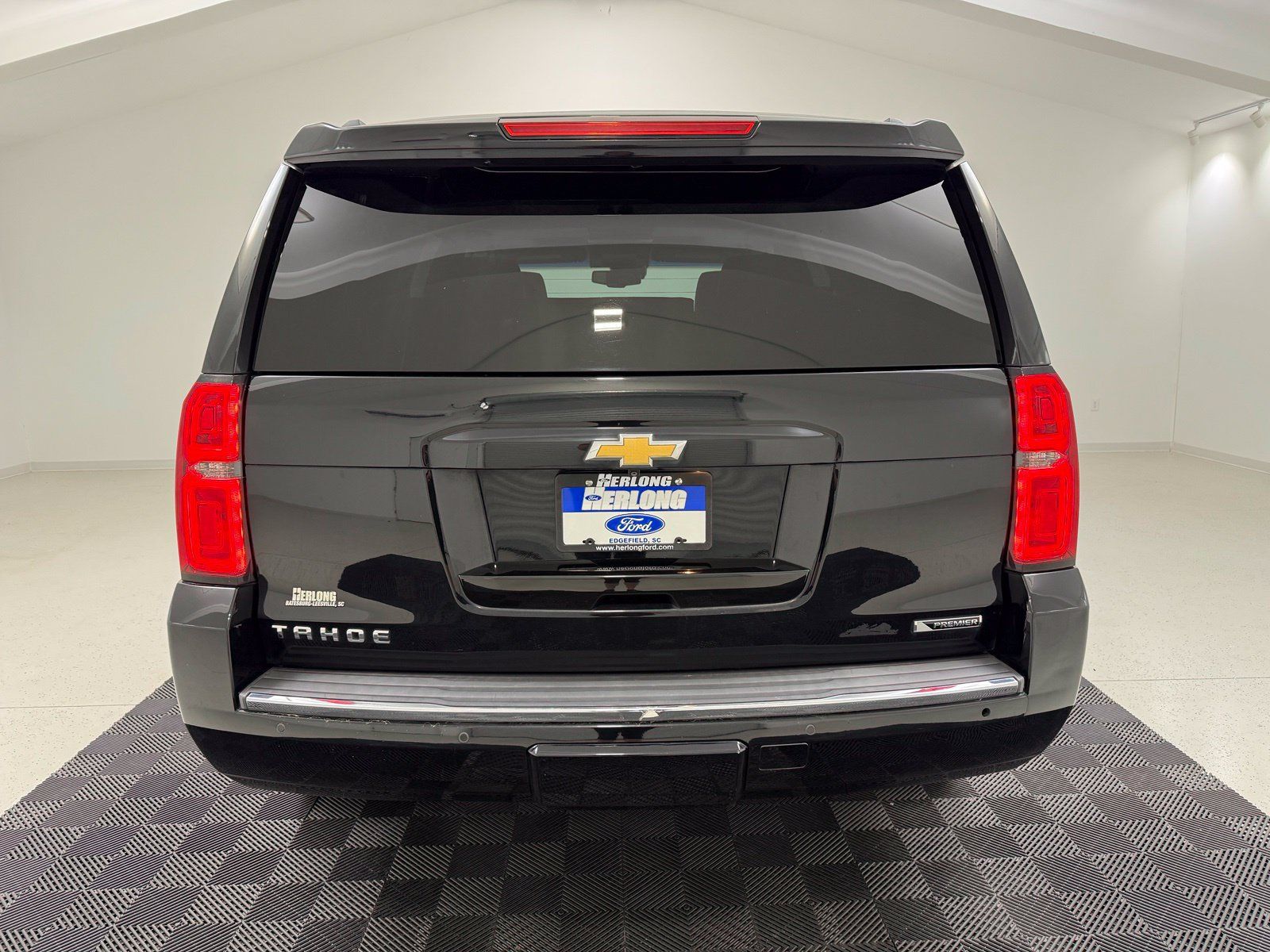 Used 2017 Chevrolet Tahoe Premier AWD/4WD image 3