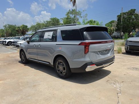 New 2026 Kia Carnival SX FWD image 6