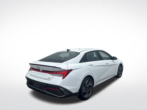 Used 2025 Hyundai Elantra SEL FWD image 5