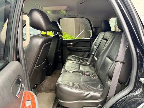 Used 2011 GMC Yukon SLT w/ SLT-2 Equipment Package AWD/4WD image 11
