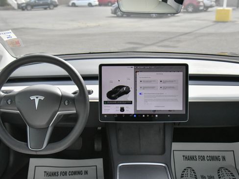 Used 2023 Tesla Model 3 Standard Range image 34