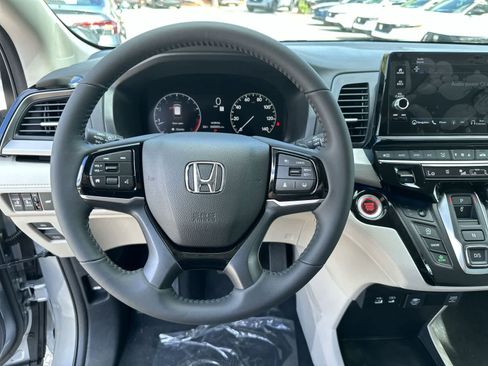 New 2026 Honda Odyssey Touring image 18