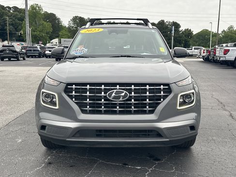 Used 2023 Hyundai Venue Limited FWD image 3