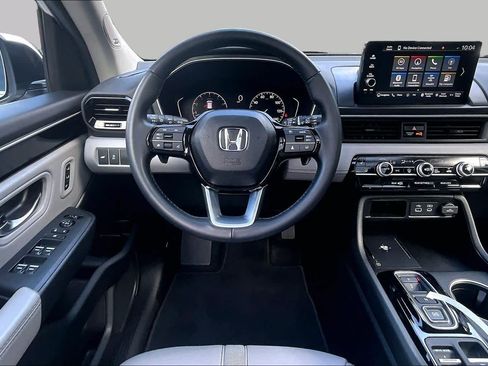 Used 2025 Honda Pilot Touring image 6
