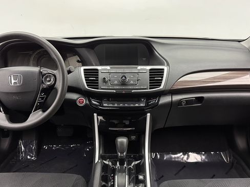 Used 2017 Honda Accord Hybrid Sedan image 26