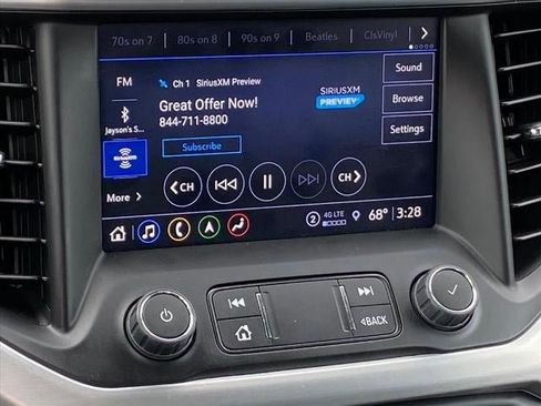 Certified 2022 GMC Acadia SLT w/ Technology Package image 10