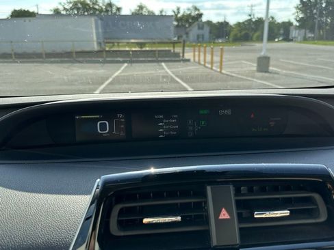 Used 2018 Toyota Prius Three FWD image 29