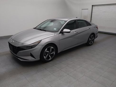 Used 2023 Hyundai Elantra SEL w/ Convenience Package FWD image 2